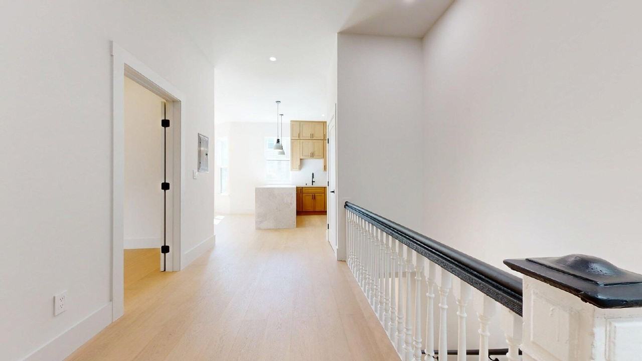 489 Guerrero St - Photo 3 of 28