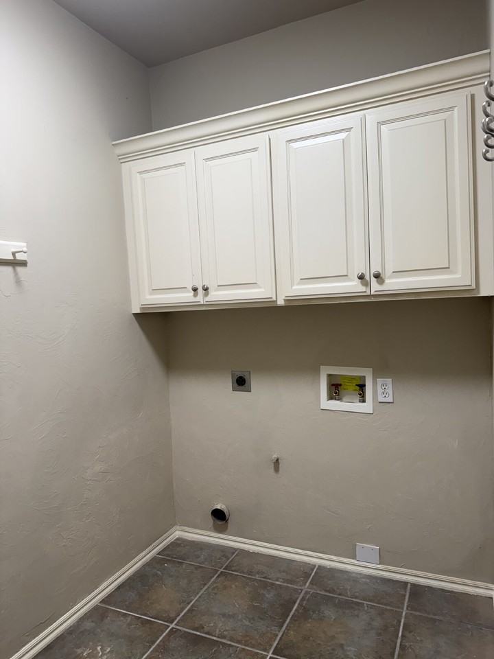 2921 Longmeadow - Photo 2 of 42