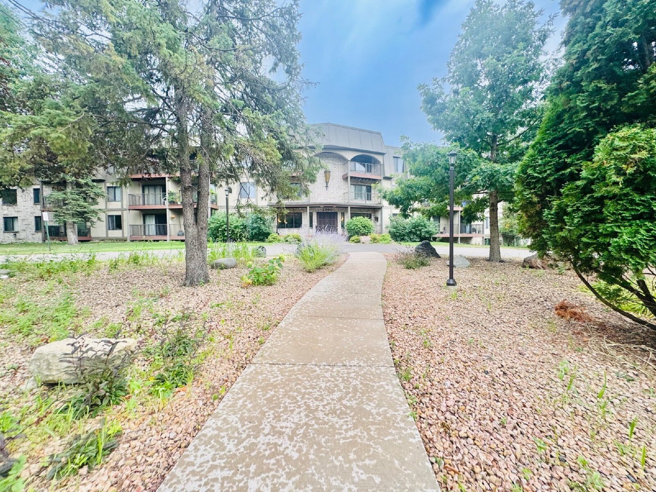 2200 Nevada Ave S - Photo 4 of 27