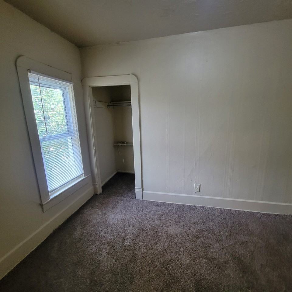 269 N Addison St - Photo 2 of 6