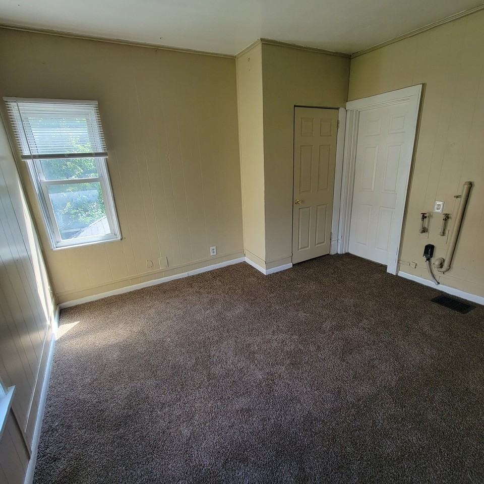 269 N Addison St - Photo 5 of 6