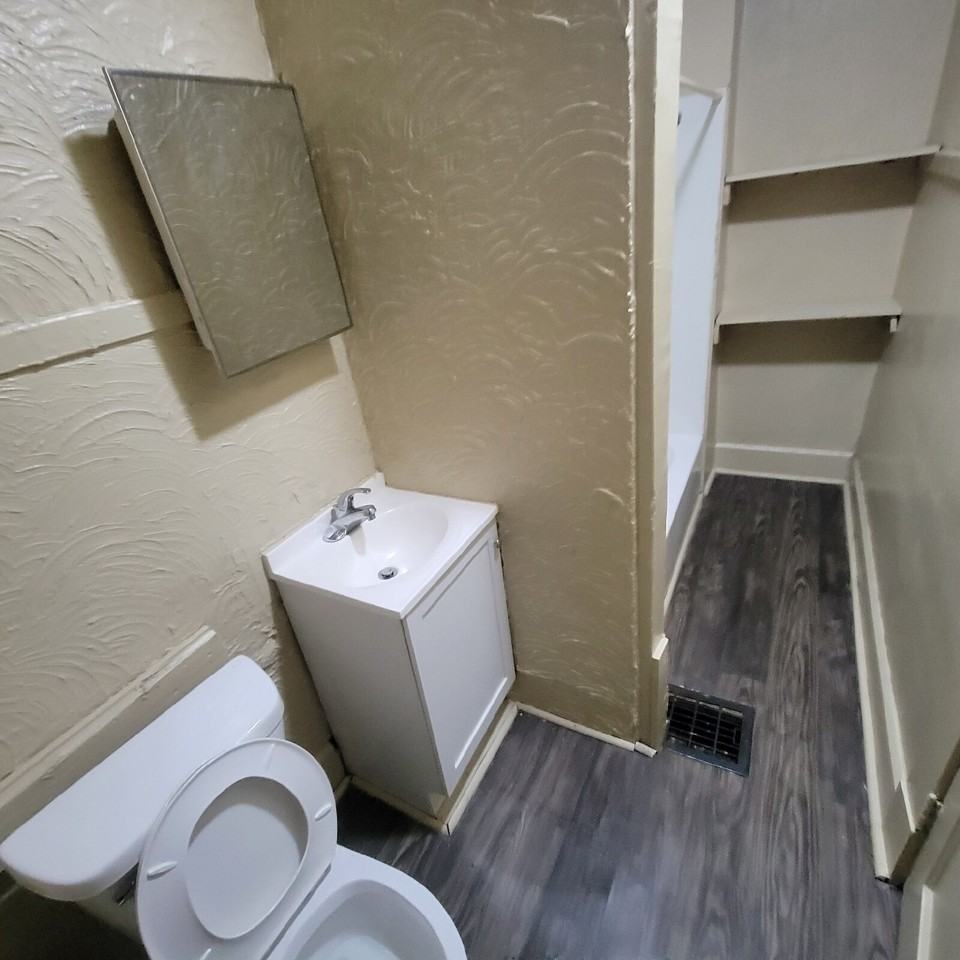269 N Addison St - Photo 6 of 6