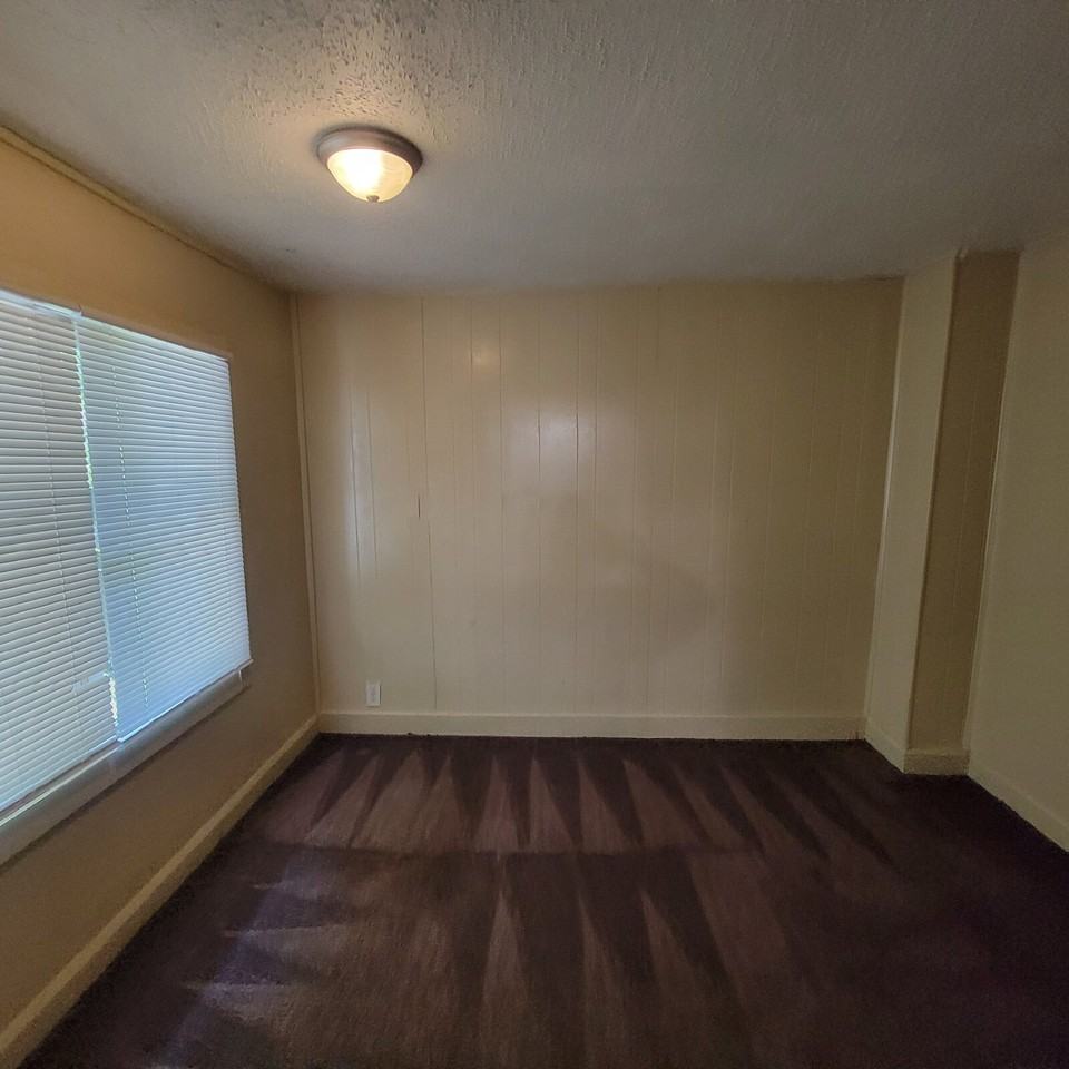 3110 Newton Ave - Photo 3 of 8