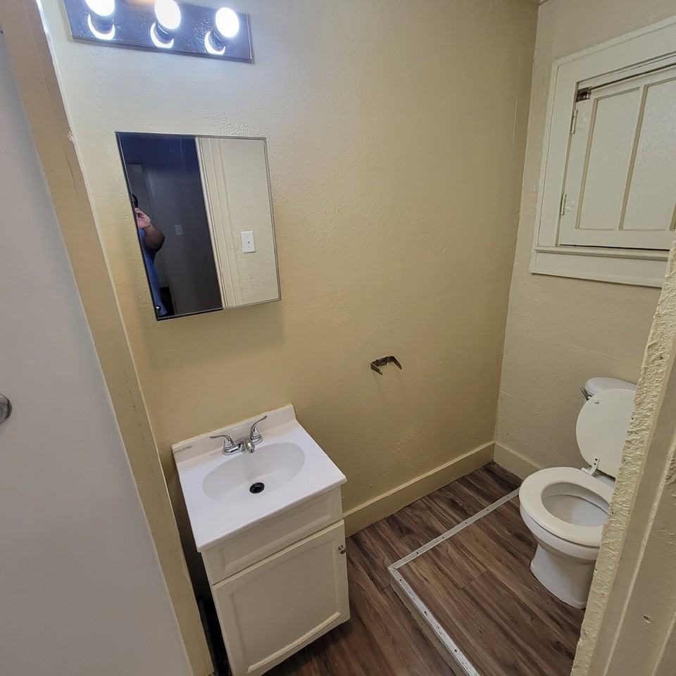 3110 Newton Ave - Photo 5 of 8
