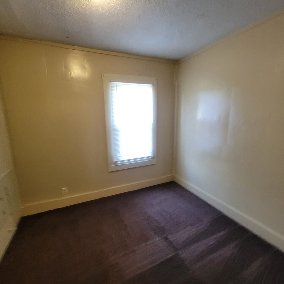 3110 Newton Ave - Photo 6 of 8