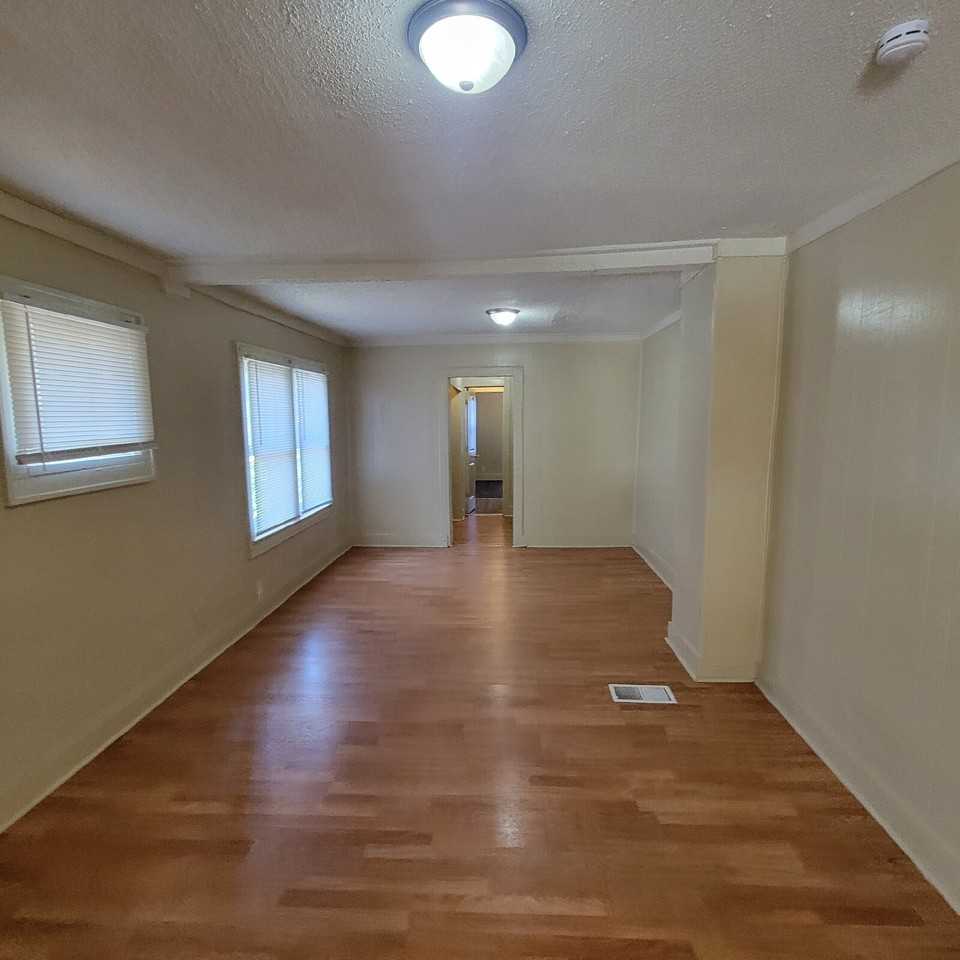 3110 Newton Ave - Photo 7 of 8