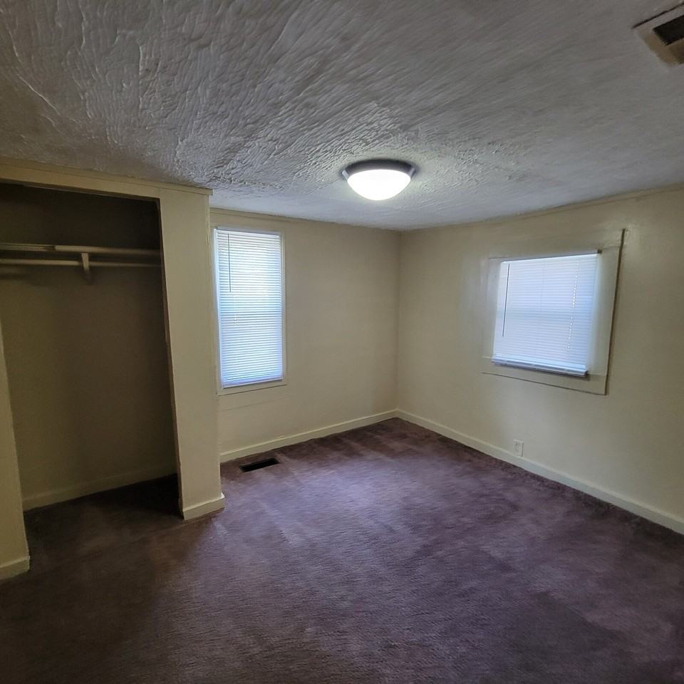 3917 Prospect St - Photo 3 of 8