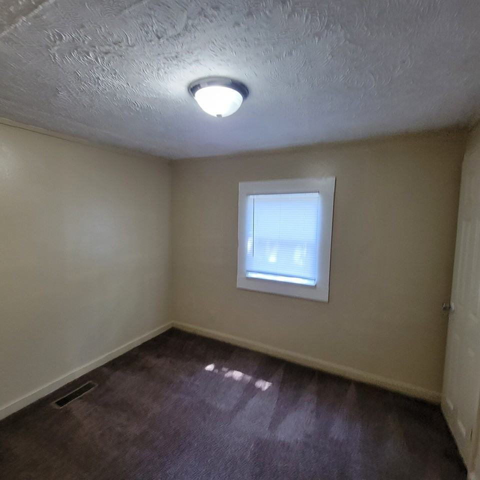 3917 Prospect St - Photo 4 of 8