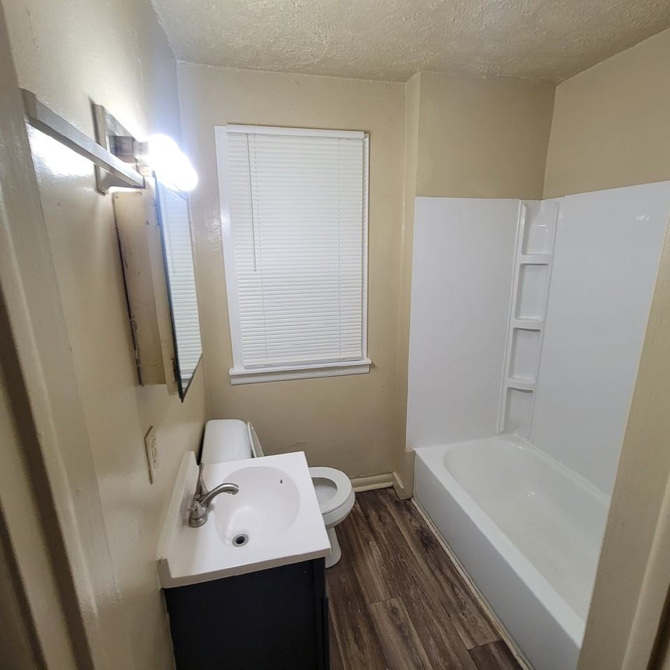 1044 S Warman Ave - Photo 3 of 7