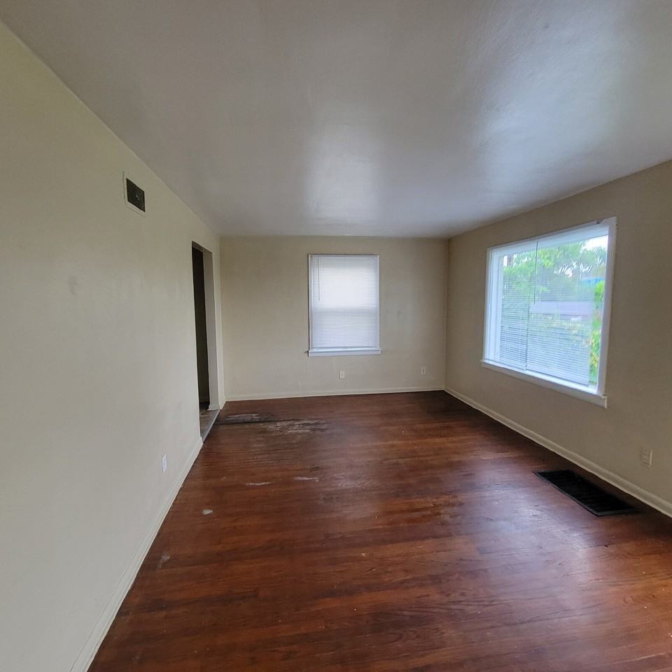 1044 S Warman Ave - Photo 7 of 7