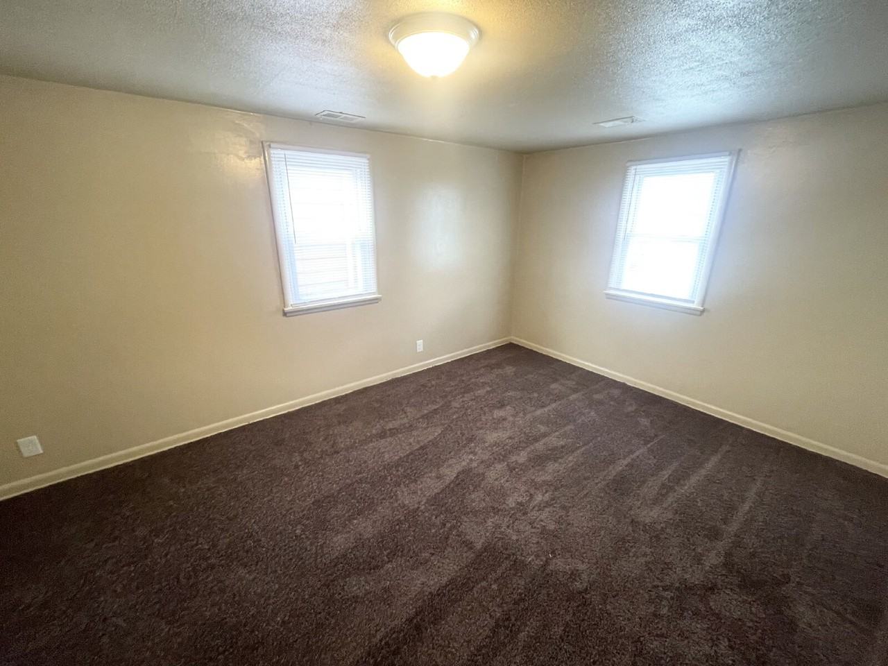 2937 S Mcclure St - Photo 3 of 8