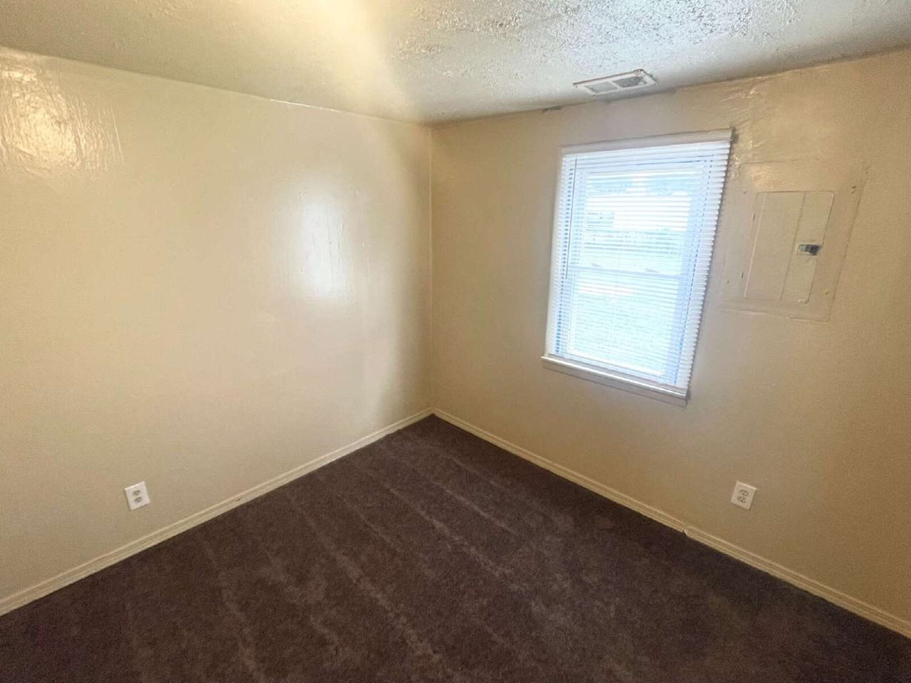 2937 S Mcclure St - Photo 4 of 8