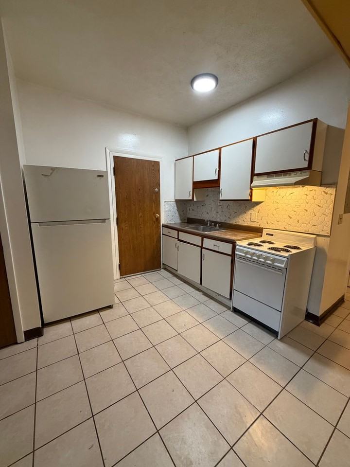 1107 Langtry St #5 - Photo 2 of 4