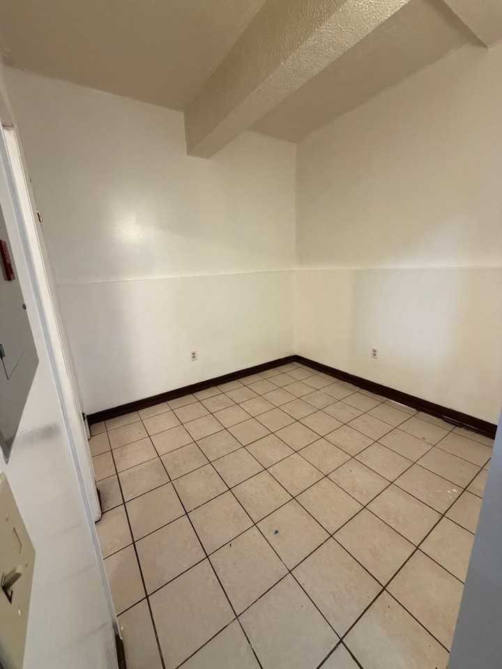 1107 Langtry St #5 - Photo 3 of 4