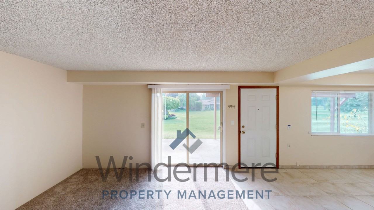 763 1/2 Village Way - Photo 5 of 23