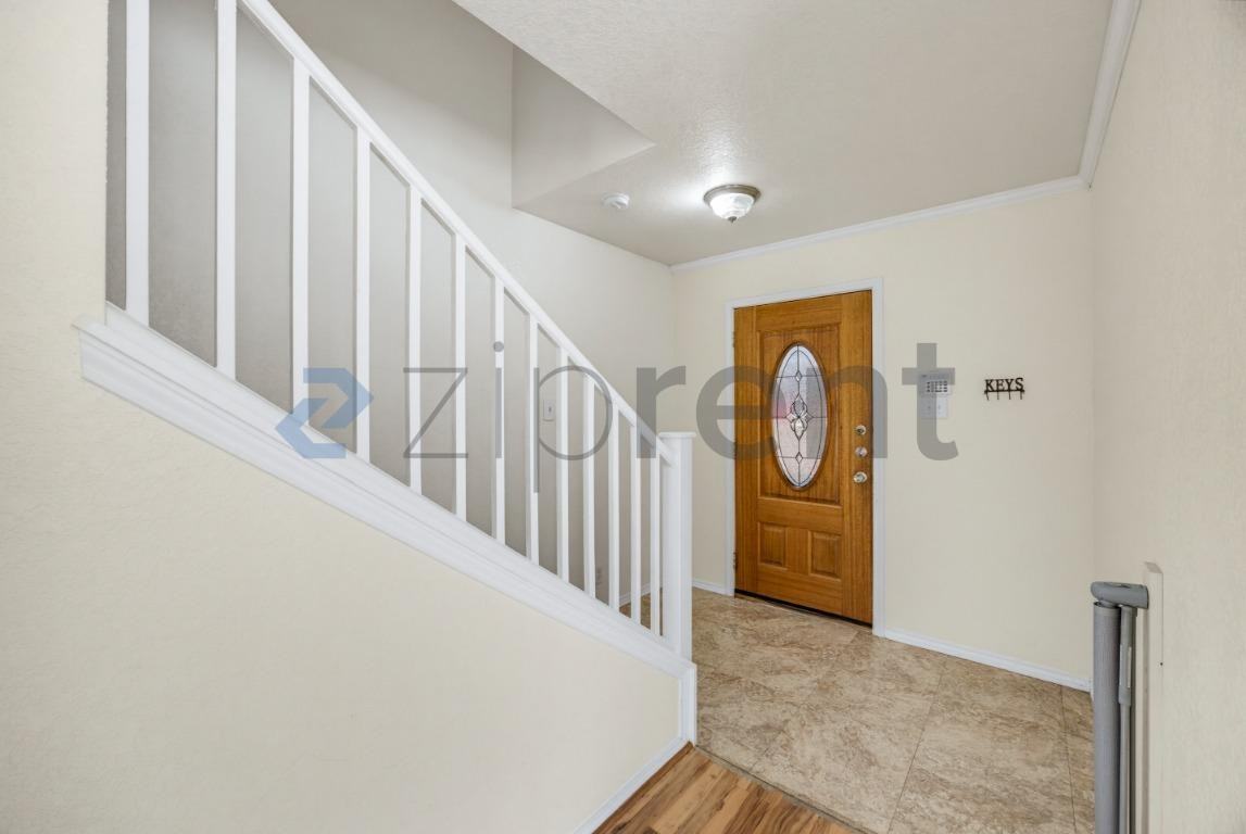 883 Spyglass Dr - Photo 5 of 46