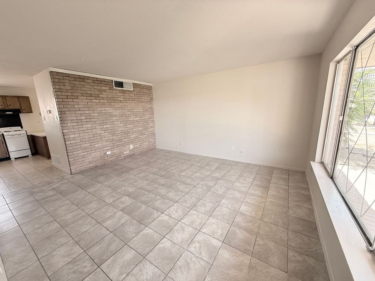 1705 Payne St - Photo 3 of 14