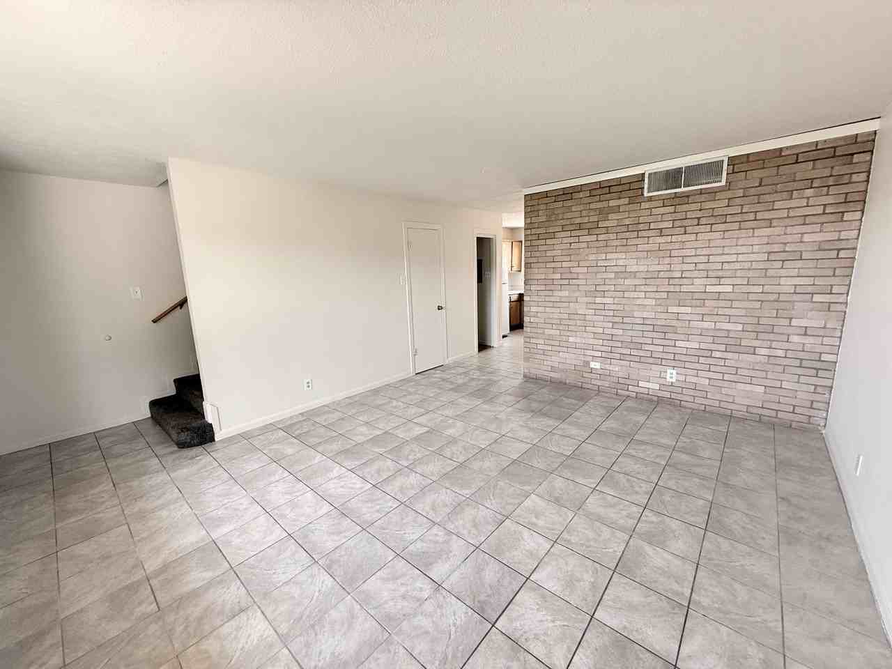 1705 Payne St - Photo 4 of 14