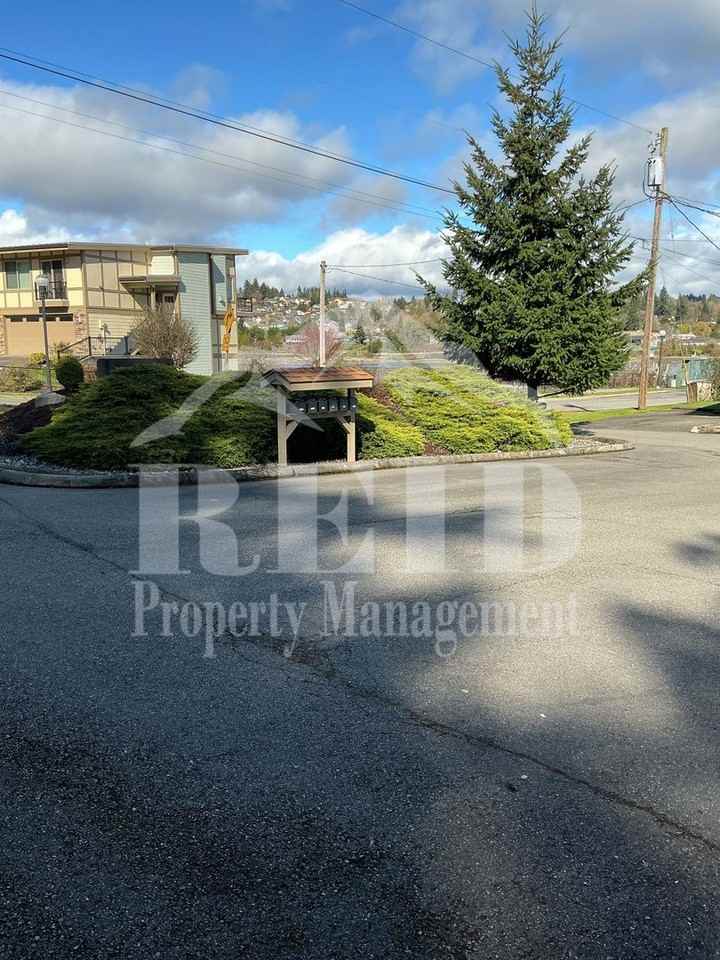 2609 25th St - Photo 4 of 30