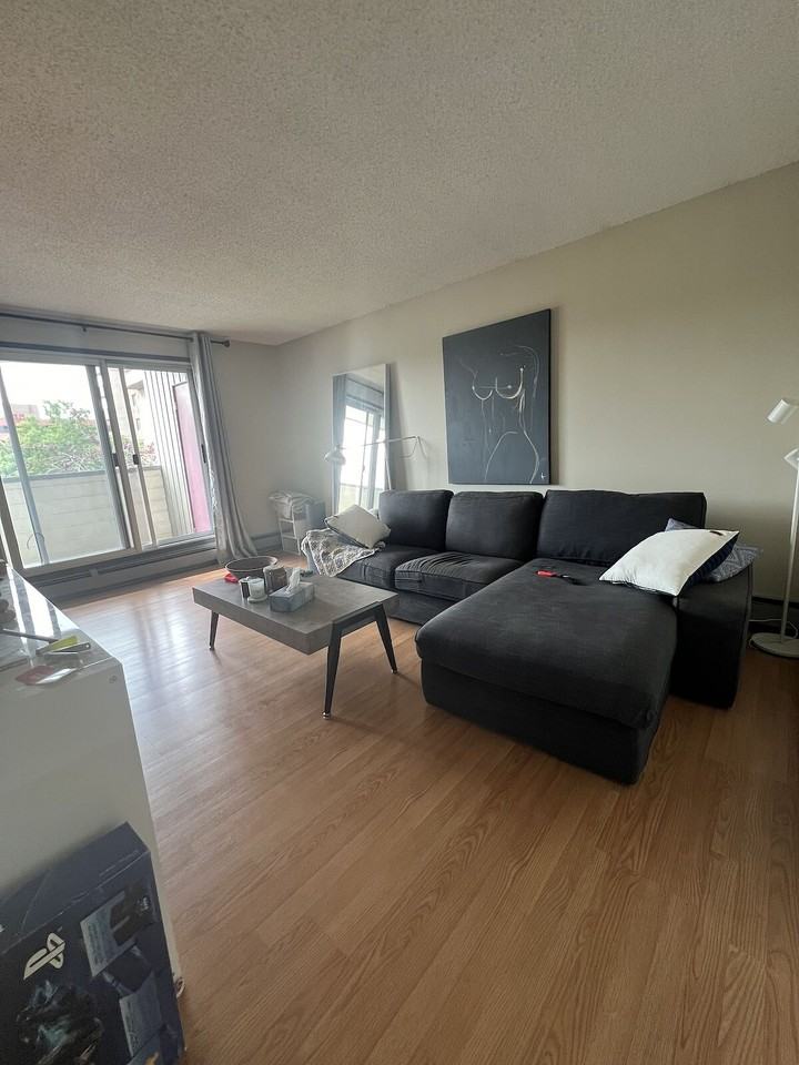 228 15 Ave Sw - Photo 2 of 13