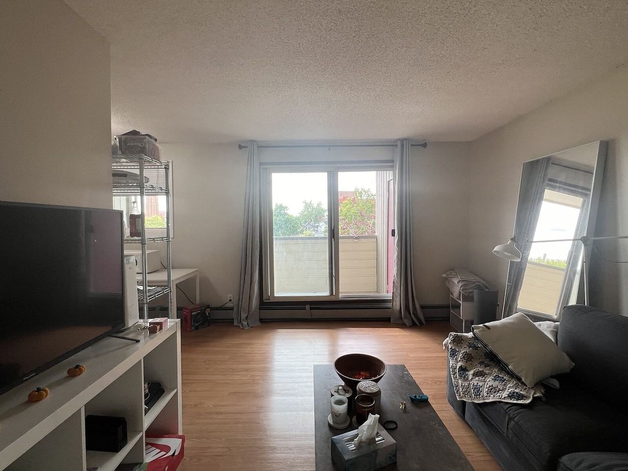 228 15 Ave Sw - Photo 4 of 13