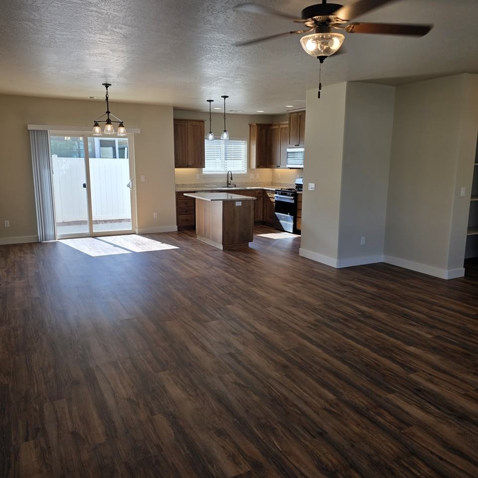 918 Sw Blackberry Ln #NA - Photo 2 of 16