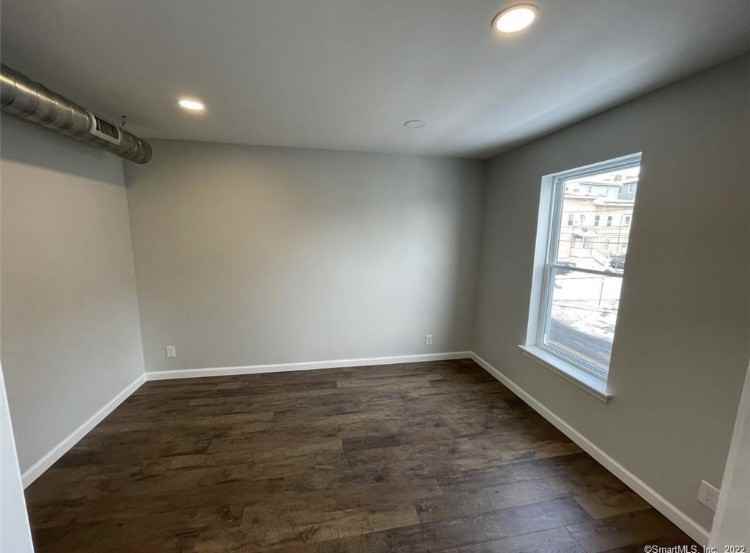 228 Washington St #3 - Photo 4 of 5