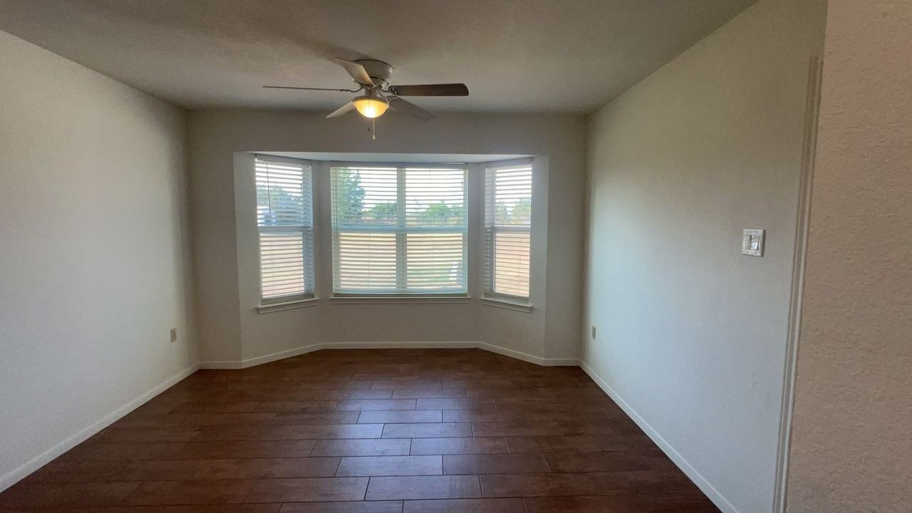 515 Hood Dr - Photo 2 of 3
