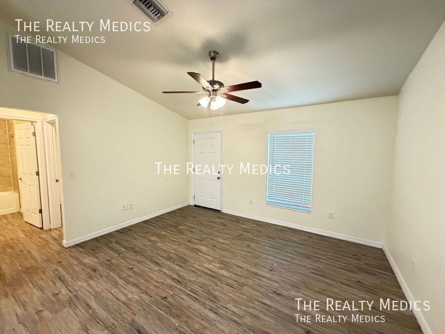 5726 Nw 3rd St - Photo 7 of 18