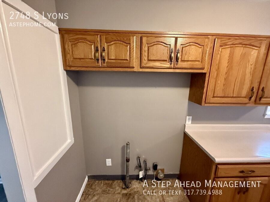 2748 S Lyons Ave - Photo 7 of 26