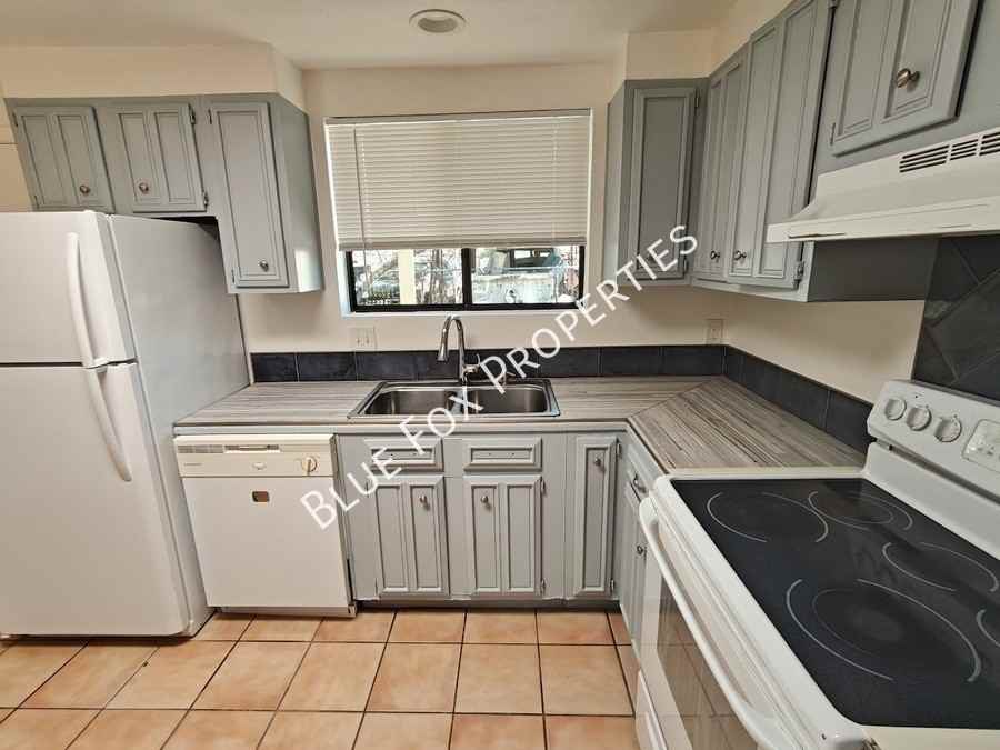 275 E Norma Ln - Photo 3 of 41