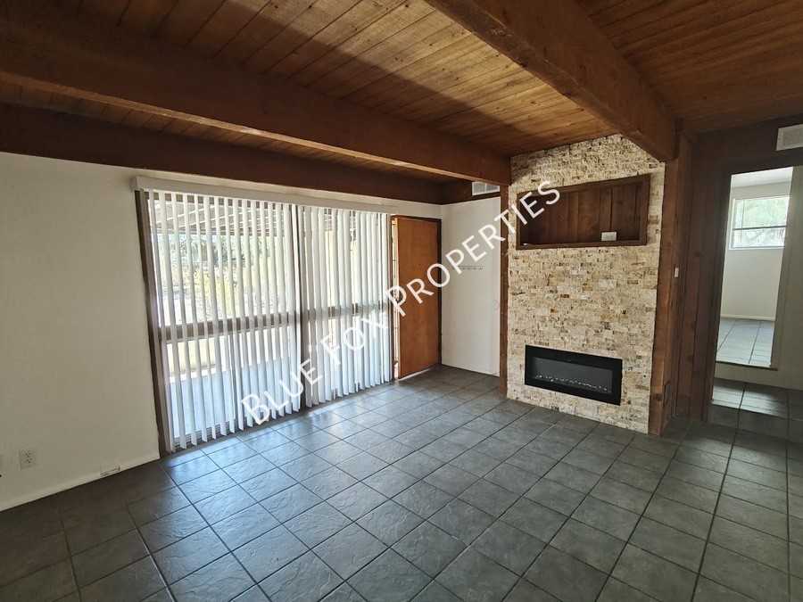 275 E Norma Ln - Photo 4 of 41