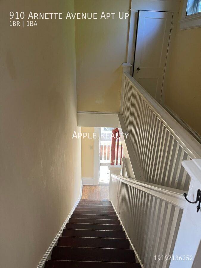910 Arnette Ave Apt Up - Photo 7 of 10