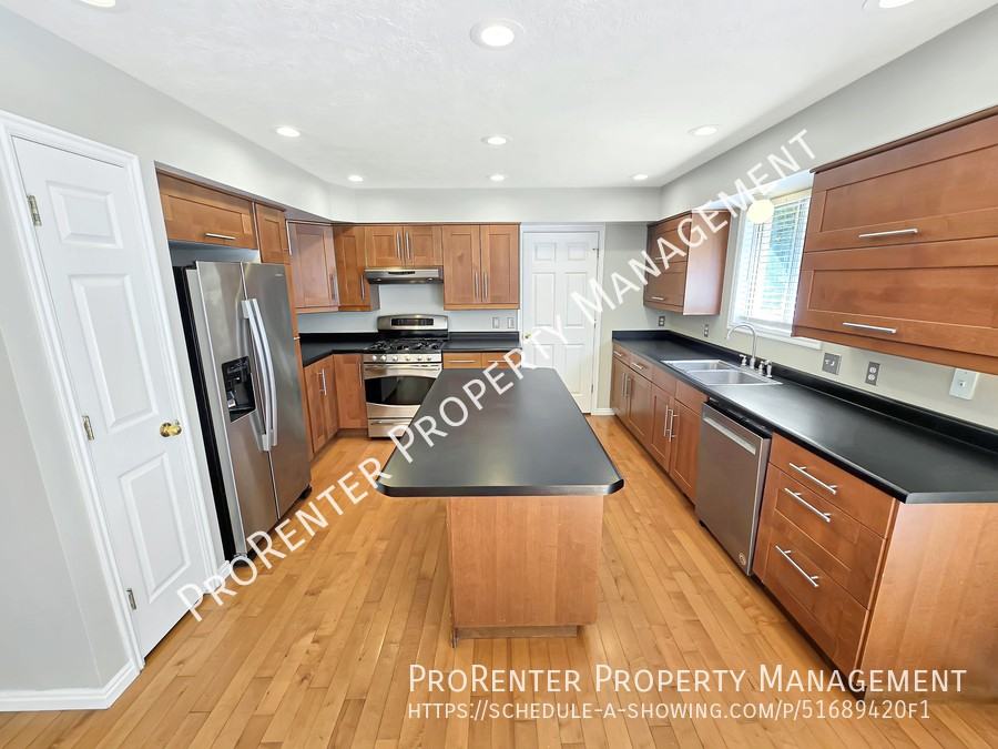 2208 Kays Creek Dr - Photo 4 of 38