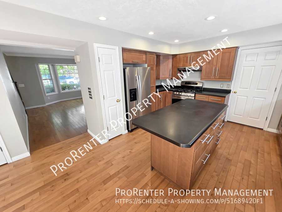 2208 Kays Creek Dr - Photo 5 of 38