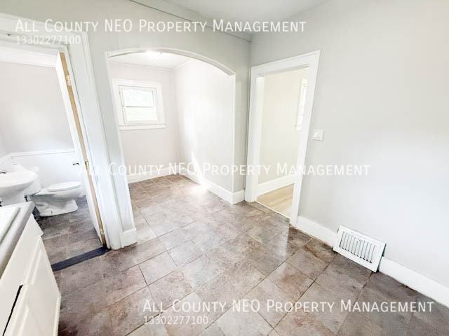 380 Noble Ave - Photo 6 of 30