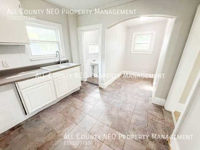 380 Noble Ave - Photo 7 of 30
