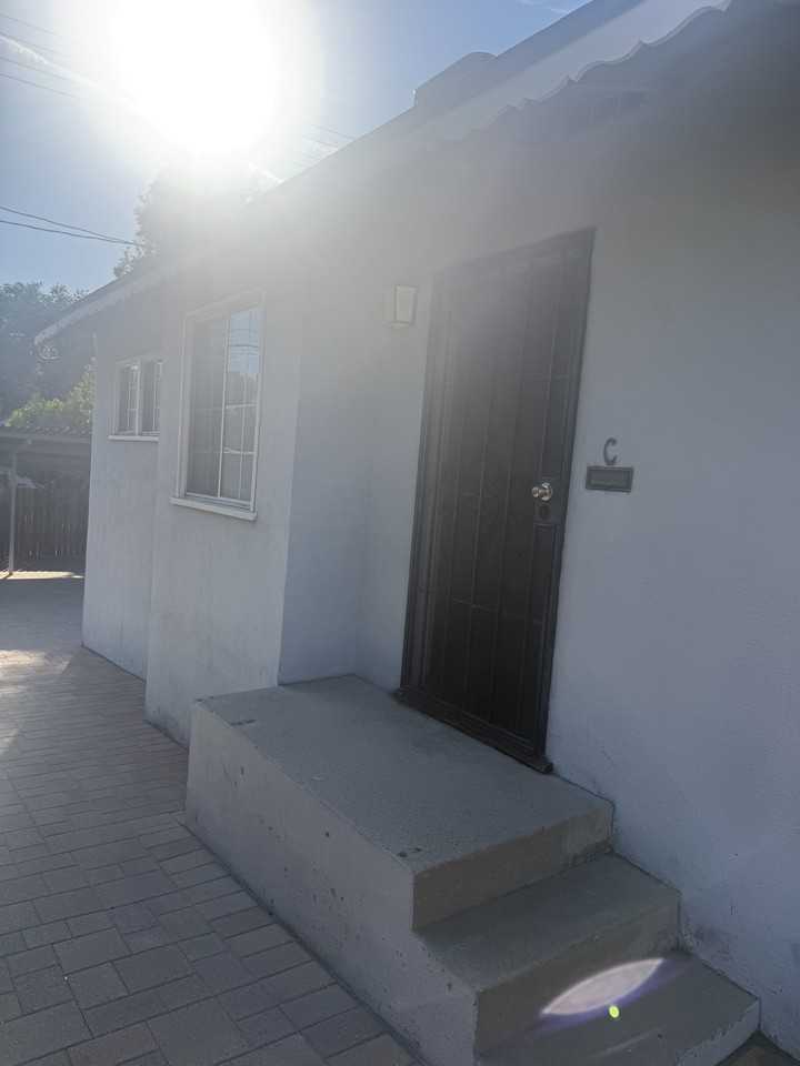 229 N Buena Vista St #C - Photo 4 of 23