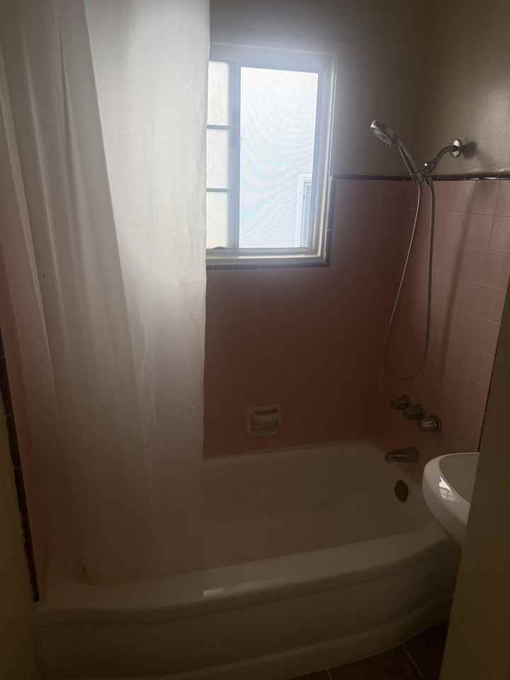 229 N Buena Vista St #C - Photo 7 of 23