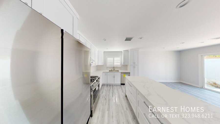 19243 Hart St - Photo 2 of 16