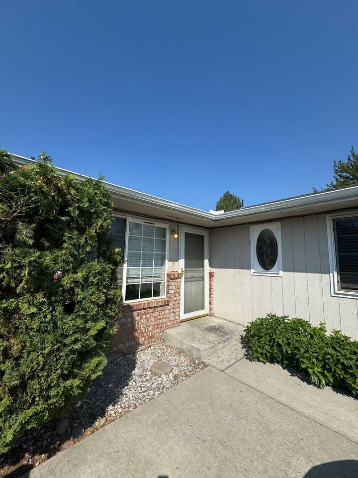 1018 Holbrook Ct