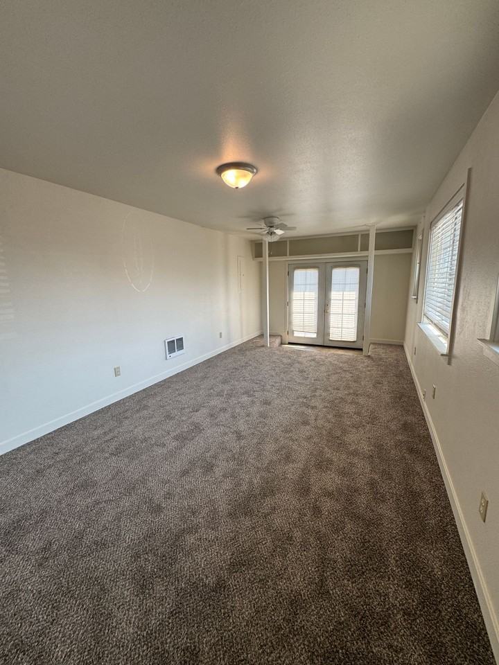 1018 Holbrook Ct - Photo 3 of 29
