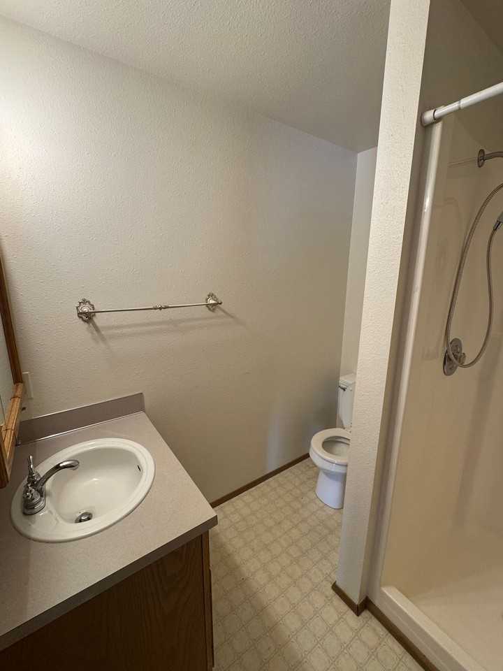1018 Holbrook Ct - Photo 5 of 29