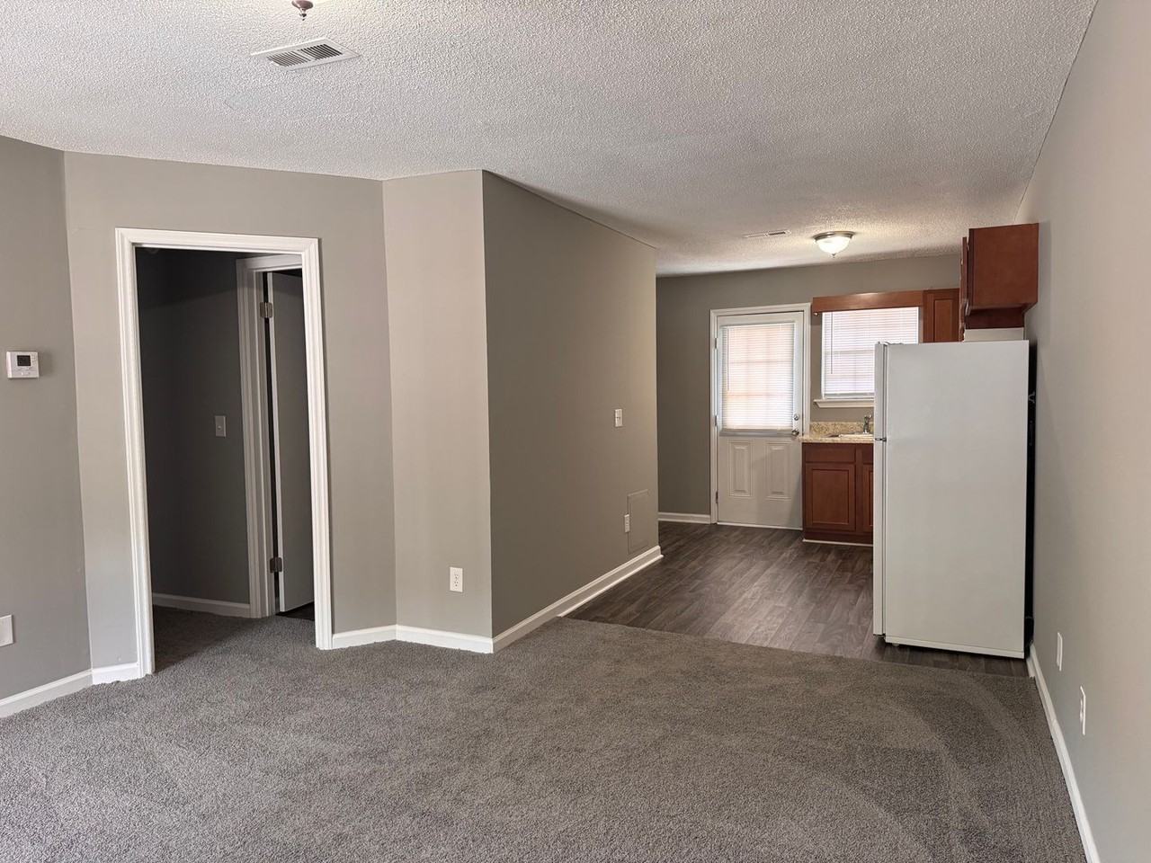 DUBLIN SQUARE APTS - Photo 3 of 26