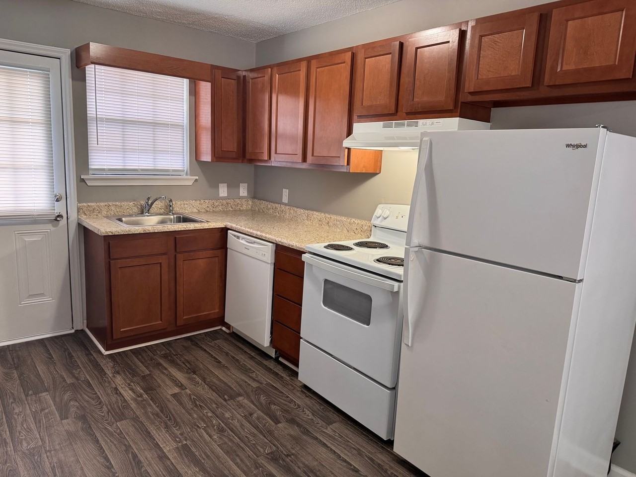 DUBLIN SQUARE APTS - Photo 5 of 26