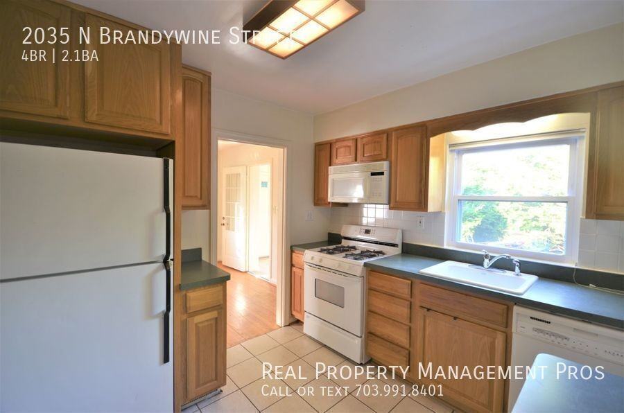 2035 N Brandywine St - Photo 5 of 20