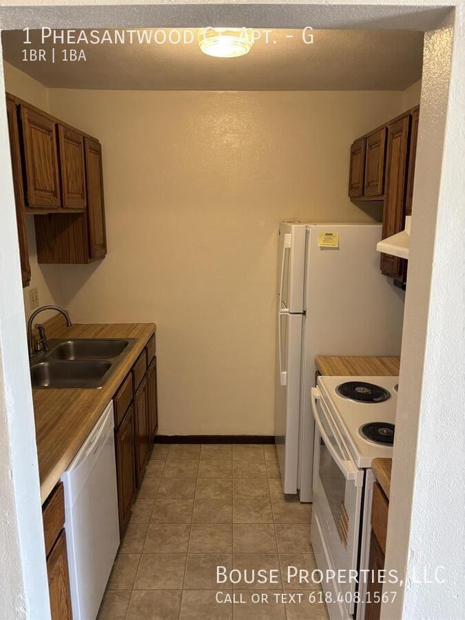1 Pheasantwood Dr #G - Photo 4 of 4