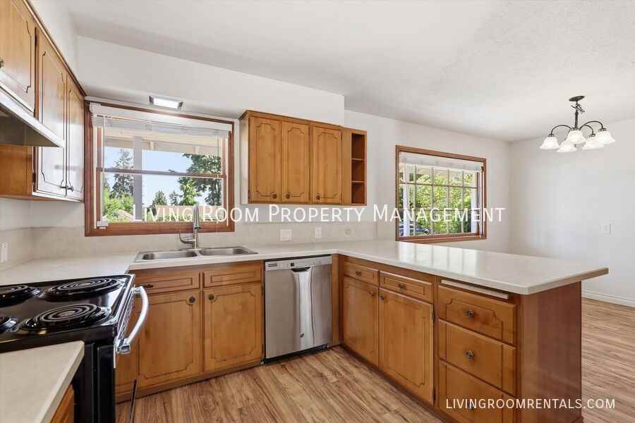 6550 Beam St - Photo 6 of 33