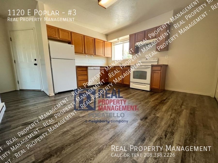 1120 E Poplar St #3 - Photo 3 of 19