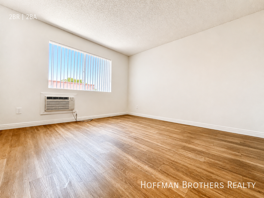 10346 Commerce Ave #6 - Photo 3 of 14